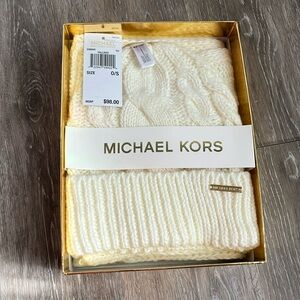 Michaell kors scarf and beanie set